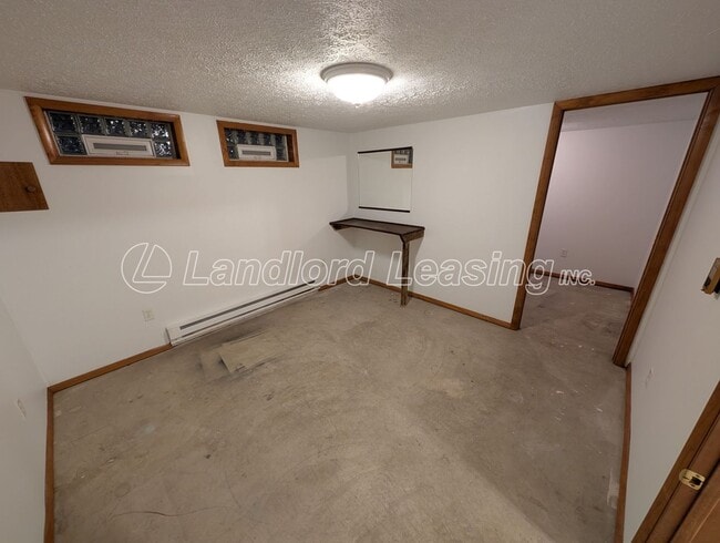 Building Photo - Spacious 4-Bedroom Home with Scenic Views ...