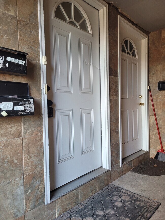 Building Photo - 544 Franklin Ave