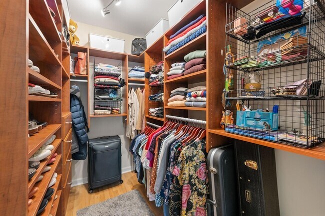 Building Photo - 1008 Portland Ave