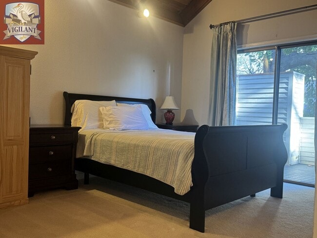 Building Photo - Amazing Furnished 4 bedroom home