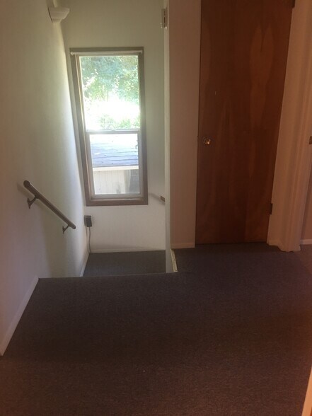 Building Photo - 1165 NE Harvey Rd