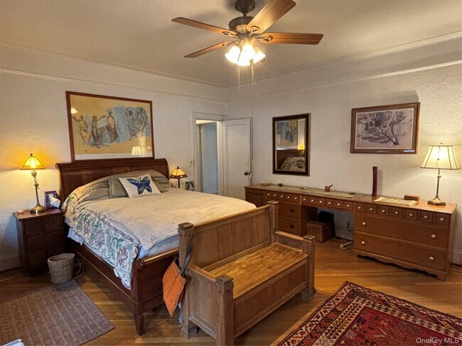 Building Photo - 329 E Chester St