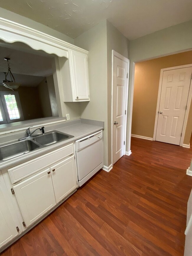 Building Photo - 3 bedroom 2 bath townhome in Towne Park