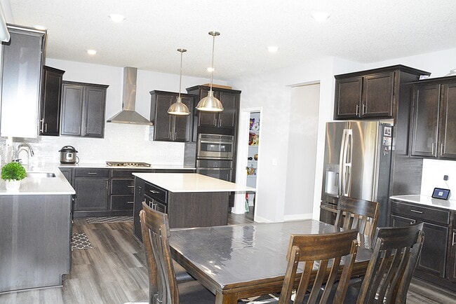 Building Photo - 1566 Edgebrook Ln