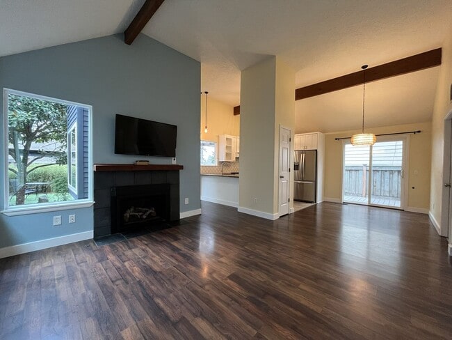 Building Photo - Stunning Lake Oswego Home with Outdoor Retreat, Vaulted Ceilings & Walk-In Closet