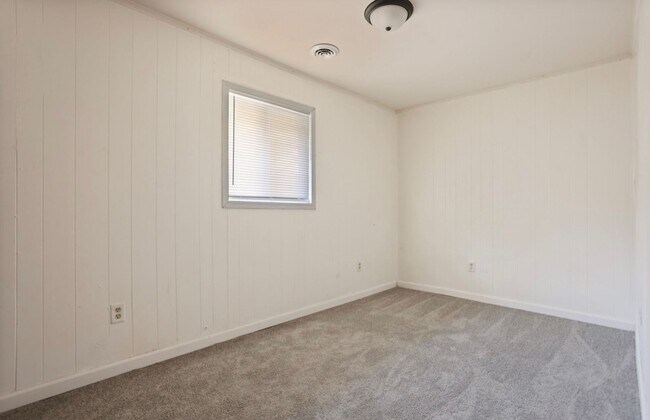 Building Photo - Open concept home in the City of Saginaw!