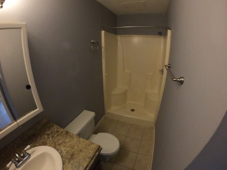Building Photo - 404 Manuel Dr