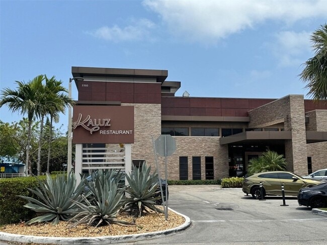 Building Photo - 3051 NE 47th Ct