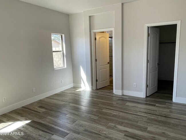 Building Photo - 2557 W Brilliant Sky Dr