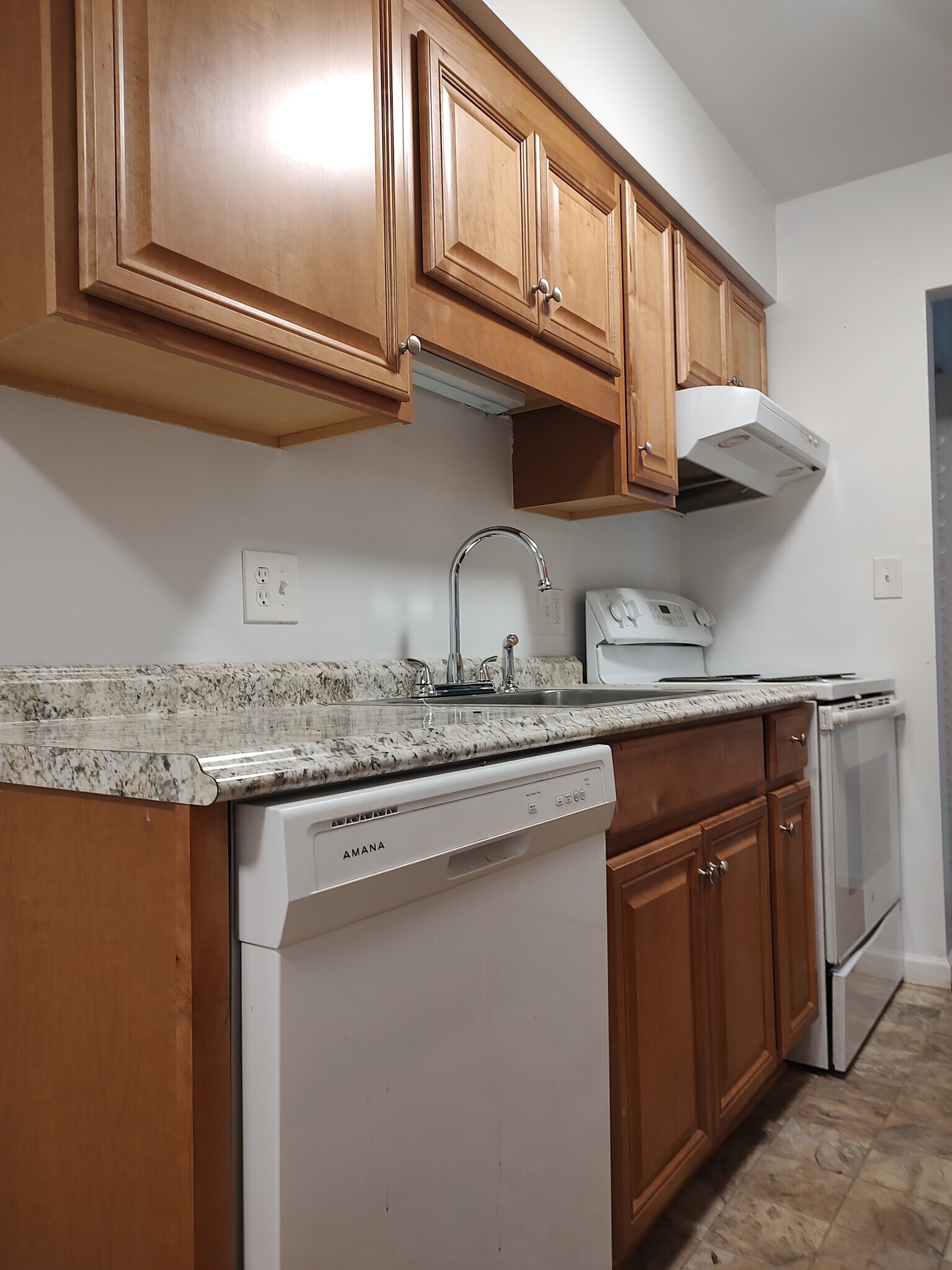 newer cabinets tall faucet - 2840 Colonial Ave SW