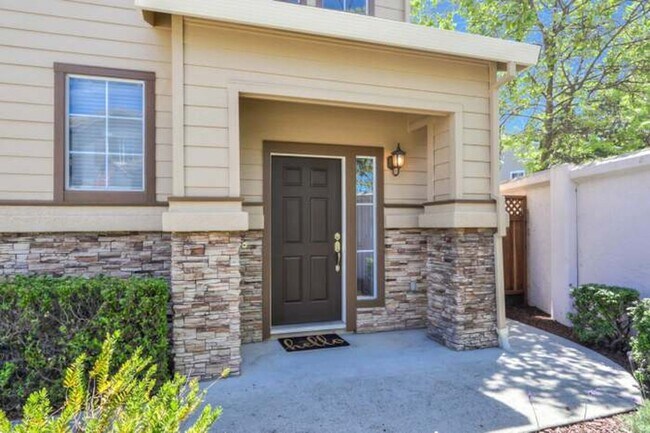 Building Photo - Gorgeous Home | Desirable Location | A/C