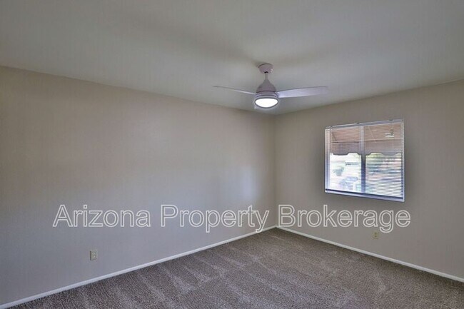 Building Photo - 851 E Cochise Dr