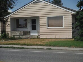 Building Photo - Large 5 bedroom home available: near downtown Bozeman and MSU!