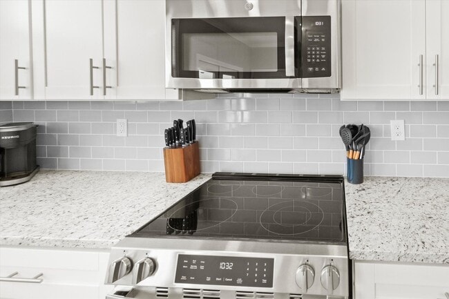 Building Photo - Fully Furnished and Move-In Ready!