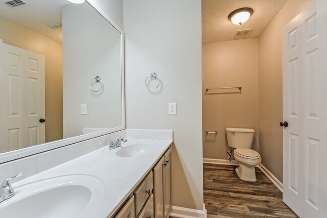 Building Photo - 912 Tom Hailey Blvd