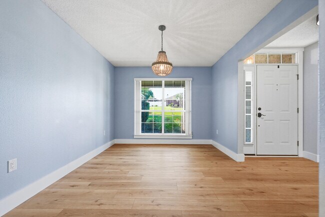 Building Photo - 4881 Traxx St
