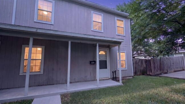 Building Photo - 1118 Hunter Dr
