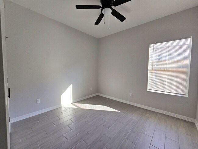 Building Photo - 1019 N Woodson Ave