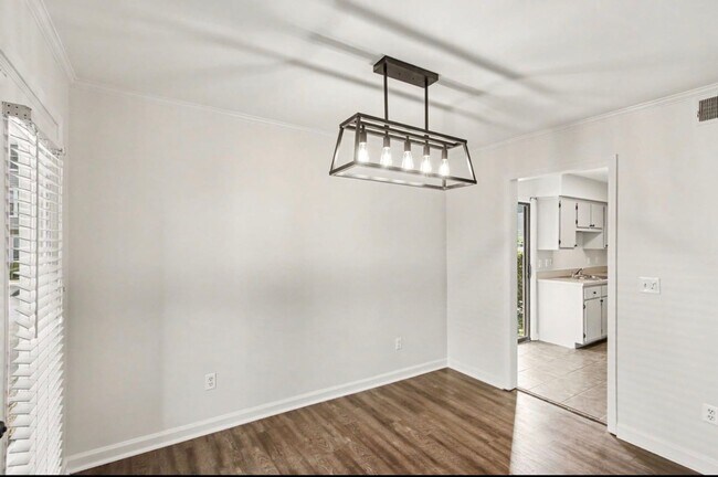 Building Photo - GreenHills Condo!