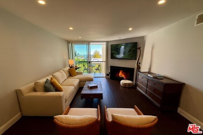 Primary Photo - 8530 Holloway Dr