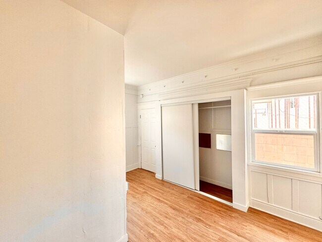 Building Photo - 617 S Soto St