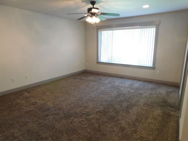 Building Photo - 3Bd/2Ba Single Story Home - Available Soon!