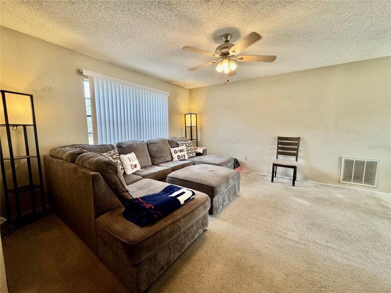 Building Photo - 13188 Delbarton St