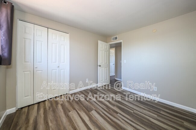 Building Photo - 3221 S Grady Ave