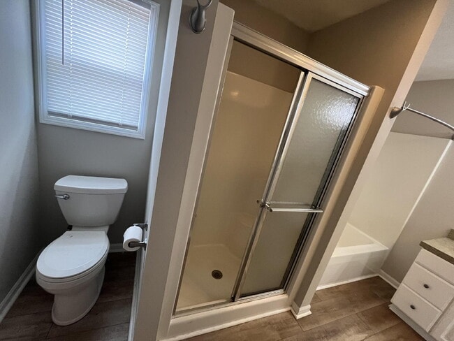Building Photo - Spacious 4-Bedroom, 3-Bathroom House in Ca...
