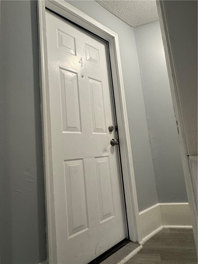 Building Photo - 751 Dewey Ave