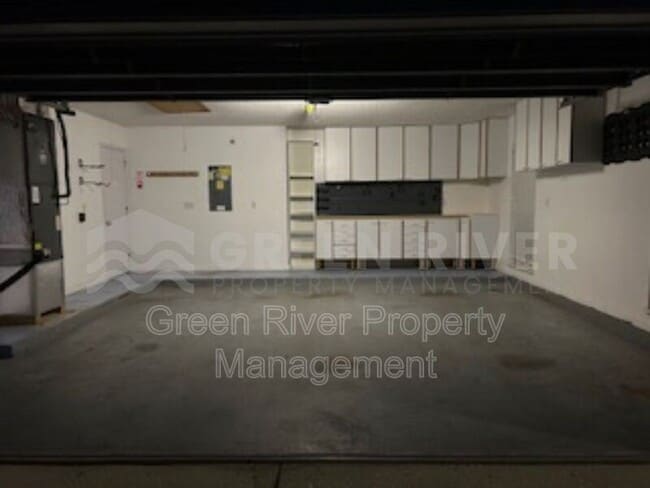 Building Photo - 1559 Lakeway Dr