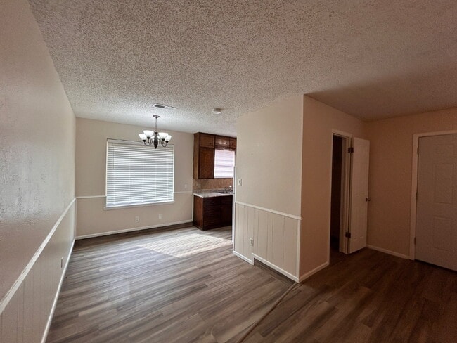 Building Photo - Updated 3/2/1 duplex in Northwest Lubbock.