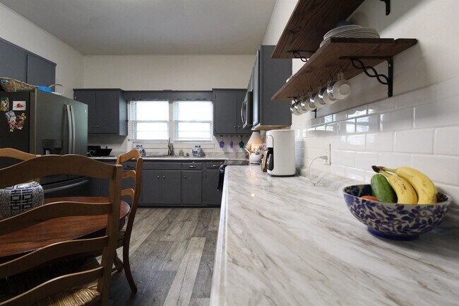 Building Photo - 6171 Collins St NE