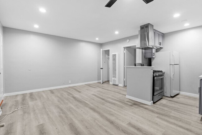 Interior Photo - 1655-1701 West Malvern Avenue