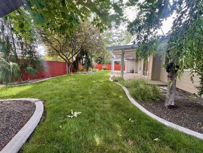 Building Photo - 1349 Tennessee Dr