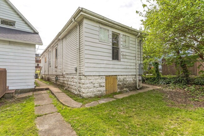 Building Photo - 421 Walnut Ave