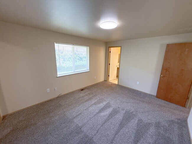 Building Photo - 5542 Glenridge Wy