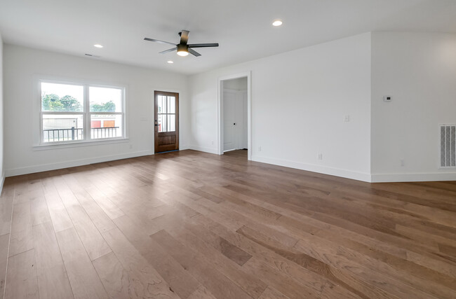Building Photo - 102 Sunset Dr