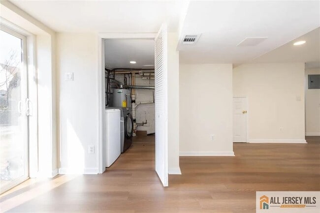 Building Photo - 234 Inza St