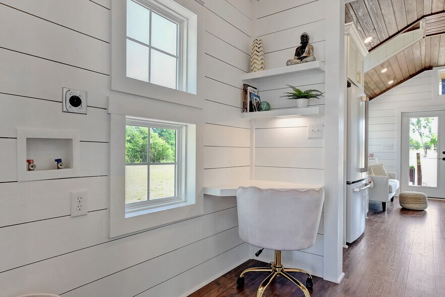 Small office off of the bedroom - 2510 Private Road 1180