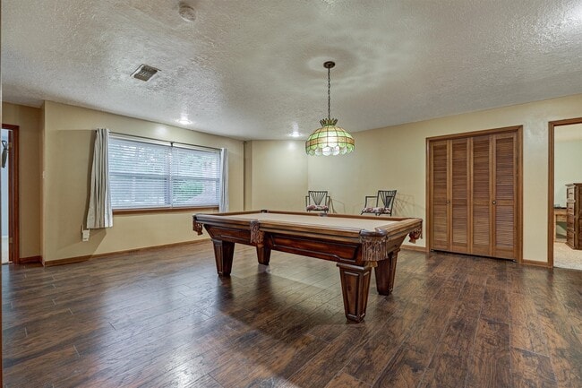 Building Photo - 660 Hillcrest Dr
