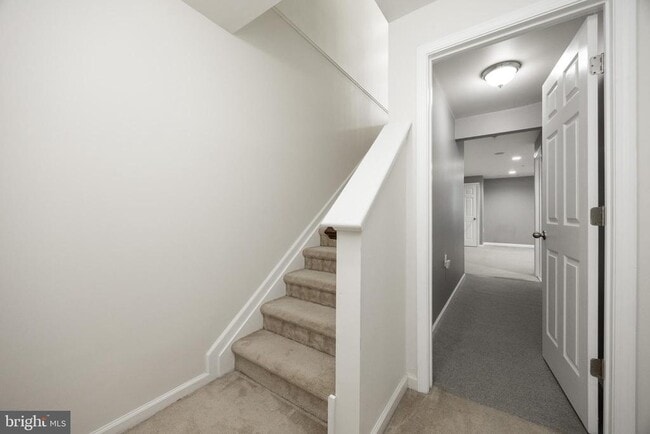 Building Photo - 253 Fairfield Cir W