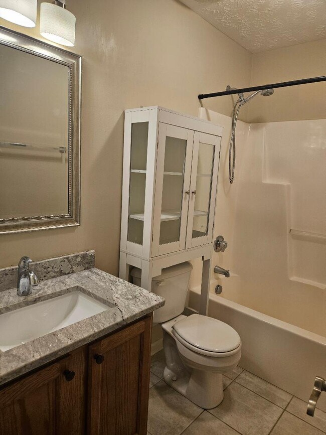 Building Photo - 3027 Tettenbury Dr
