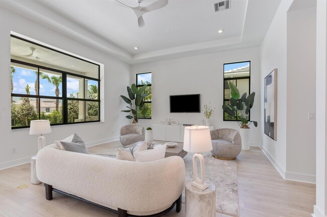 Building Photo - 13621 Le Christine Dr