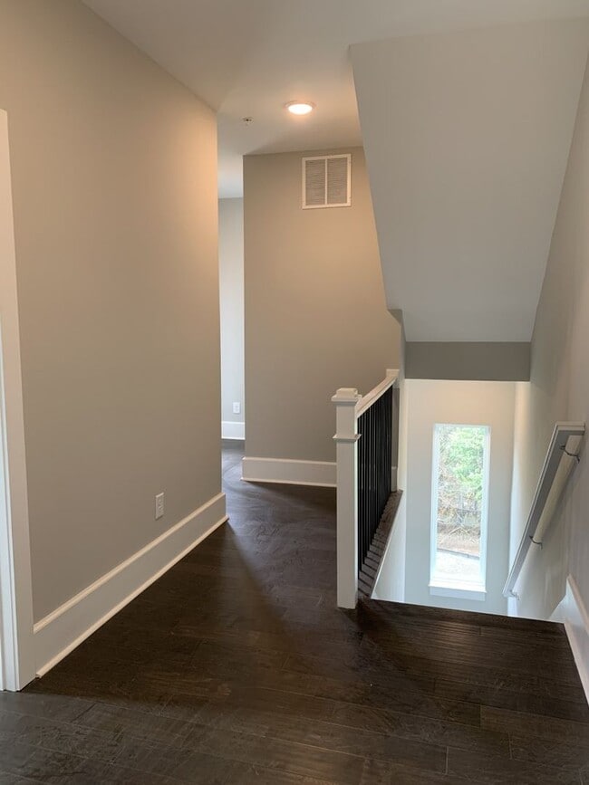 Building Photo - BEAUTIFUL TOWNHOMES IN MIDTOWN