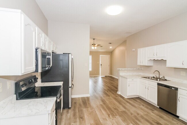 Building Photo - 495 Oakland Hills Dr