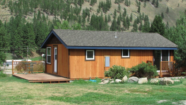 Primary Photo - Lovely Ranch style home in Lolo next to creek