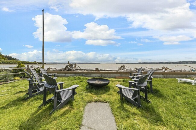 Building Photo - 260 E Driftwood Shores Rd