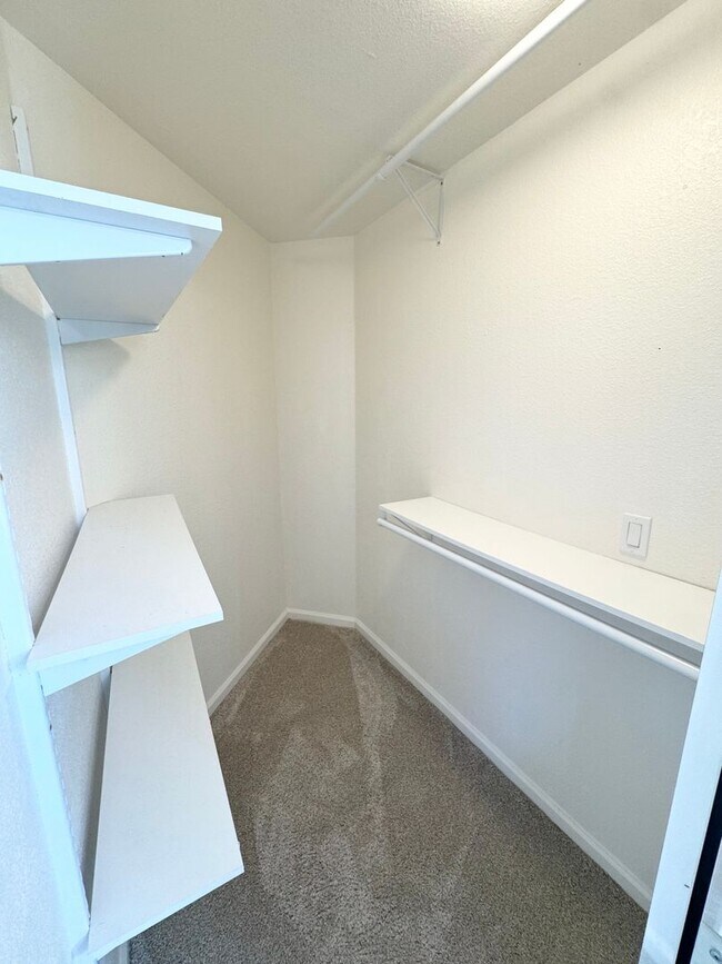 Building Photo - Move-In Ready 3-Bed, 2-Bath Home in Roseville! SEE VIDEO