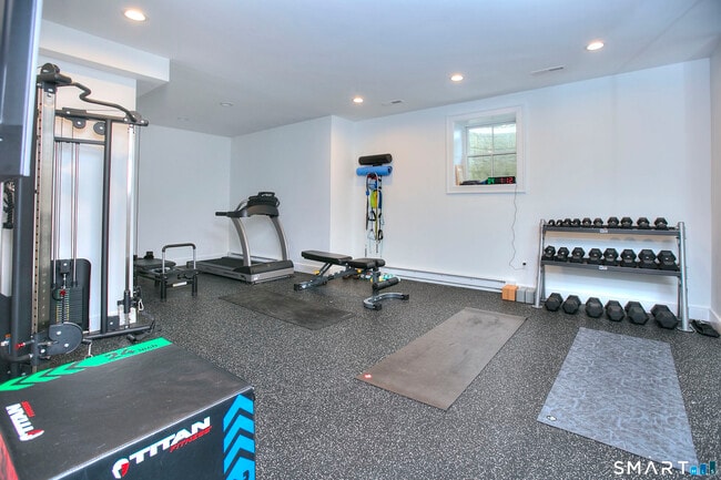 Building Photo - 32 Ridge Rd